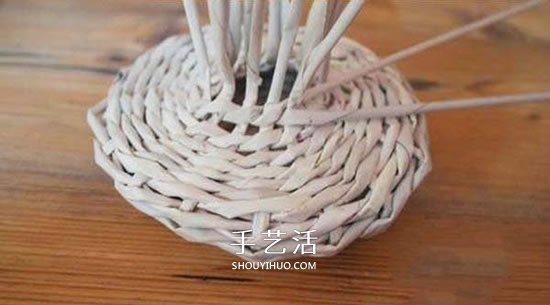 用報紙編織蘑菇的方法圖解 逼真又可愛！ -  rpnrmr.com
