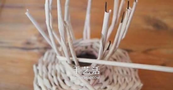 用報紙編織蘑菇的方法圖解 逼真又可愛！ -  rpnrmr.com