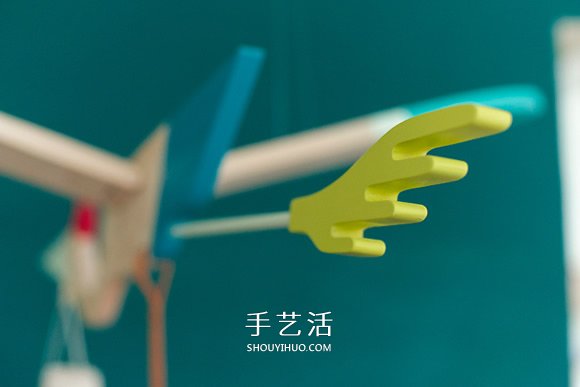 手工制作木頭玩具送子鳥(niǎo) 拉下拉環(huán)扇動(dòng)翅膀飛行 -  rpnrmr.com