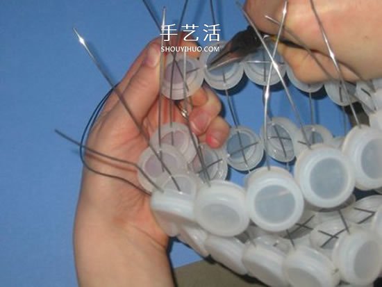 簡(jiǎn)單瓶蓋廢物利用 DIY制作可愛(ài)收納籃的方法 -  rpnrmr.com