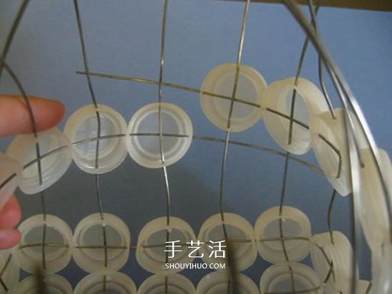 簡(jiǎn)單瓶蓋廢物利用 DIY制作可愛(ài)收納籃的方法 -  rpnrmr.com
