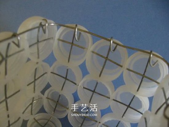 簡(jiǎn)單瓶蓋廢物利用 DIY制作可愛(ài)收納籃的方法 -  rpnrmr.com
