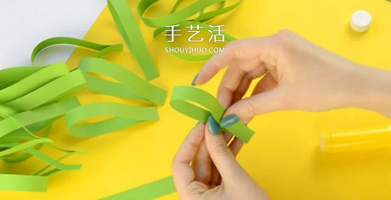 幼兒園手工做孔雀開(kāi)屏 用到賀卡上也是美美噠 -  rpnrmr.com