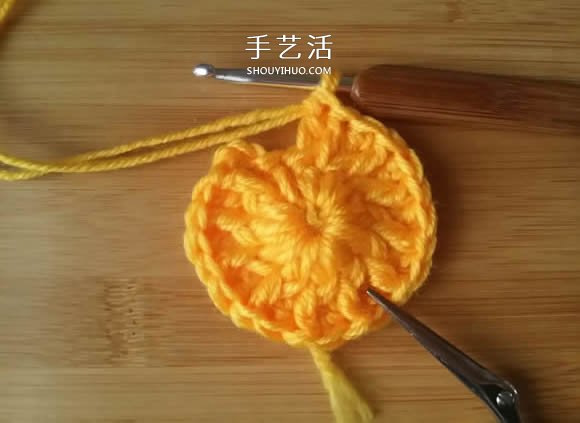 手工鉤針編織單色花朵坐墊/杯墊的方法圖解 -  rpnrmr.com