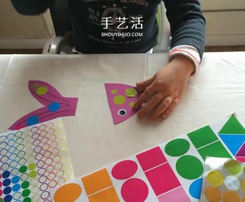 用吸管做小魚的方法圖解 幼兒手工制作小魚掛飾 -  rpnrmr.com