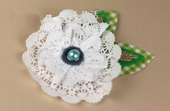 用蕾絲蛋糕紙手工制作美麗的立體紙花圖解 -  rpnrmr.com