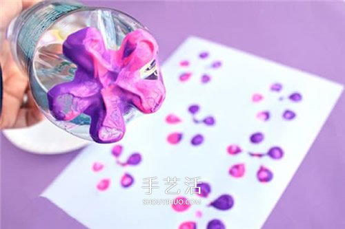 拿一個飲料瓶當?shù)谰?幼兒手工畫小花的教程 -  rpnrmr.com