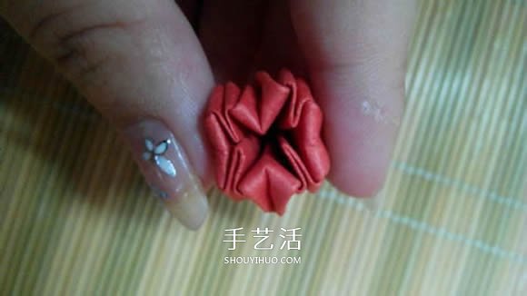 即將完全開花的荷花的折紙方法圖解過程 -  rpnrmr.com