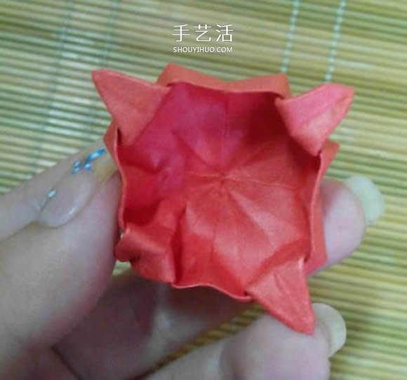 即將完全開花的荷花的折紙方法圖解過程 -  rpnrmr.com