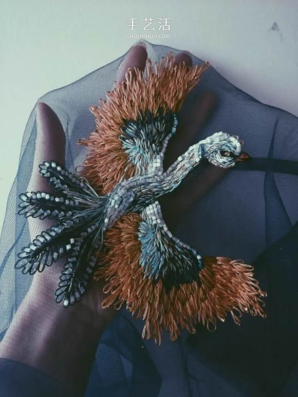 在薄紗上刺繡 讓衣服仿佛活過來了一樣精彩！ -  rpnrmr.com