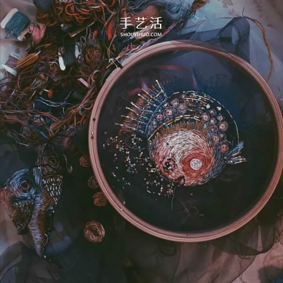 在薄紗上刺繡 讓衣服仿佛活過來了一樣精彩！ -  rpnrmr.com