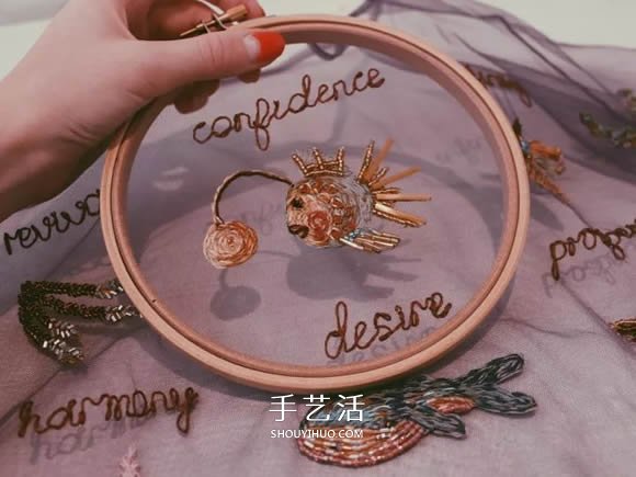 在薄紗上刺繡 讓衣服仿佛活過來了一樣精彩！ -  rpnrmr.com
