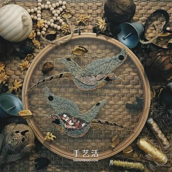 在薄紗上刺繡 讓衣服仿佛活過來了一樣精彩！ -  rpnrmr.com