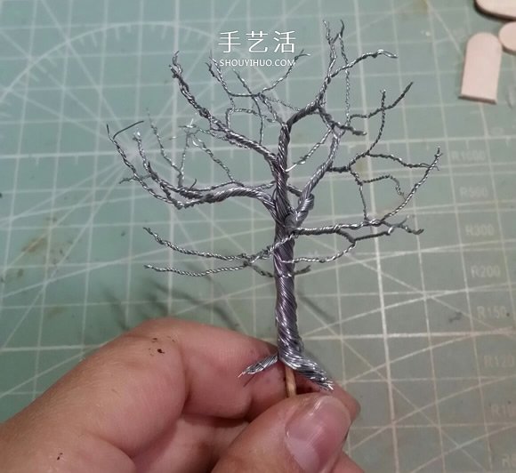 瞅瞅教你做：用細(xì)鐵絲制作漂亮的大樹裝飾品 -  rpnrmr.com