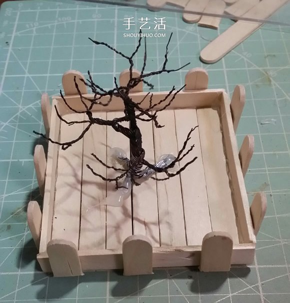 瞅瞅教你做：用細(xì)鐵絲制作漂亮的大樹裝飾品 -  rpnrmr.com