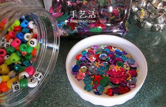 幼兒園簡易風(fēng)鈴的做法 雞蛋托廢物利用做風(fēng)鈴 -  rpnrmr.com
