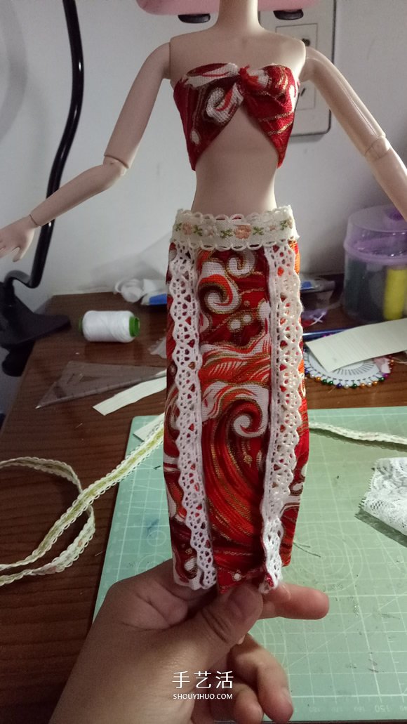 瞅瞅帶你做：漂亮娃娃衣服的手工制作教程 -  rpnrmr.com