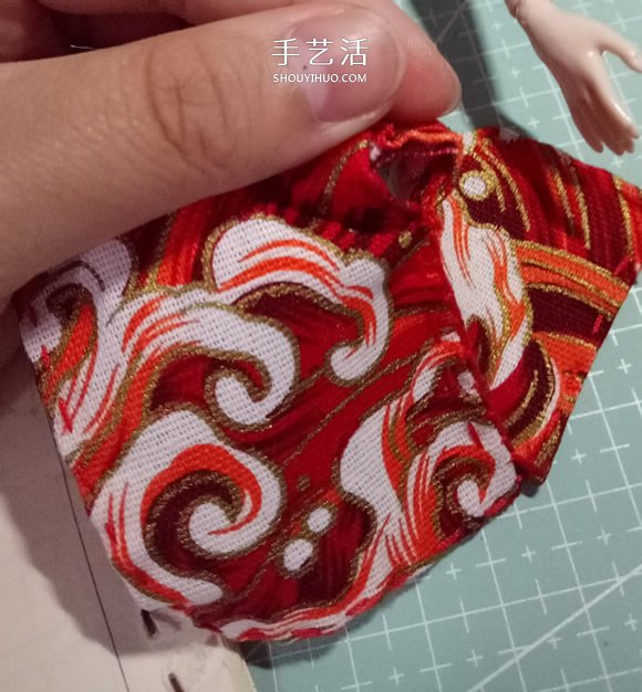 瞅瞅帶你做：漂亮娃娃衣服的手工制作教程 -  rpnrmr.com