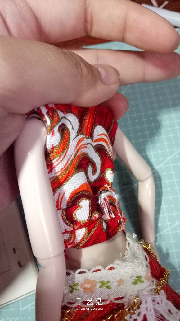 瞅瞅帶你做：漂亮娃娃衣服的手工制作教程 -  rpnrmr.com