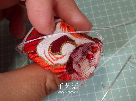 瞅瞅帶你做：漂亮娃娃衣服的手工制作教程 -  rpnrmr.com