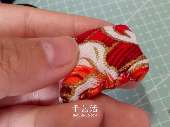 瞅瞅帶你做：漂亮娃娃衣服的手工制作教程 -  rpnrmr.com