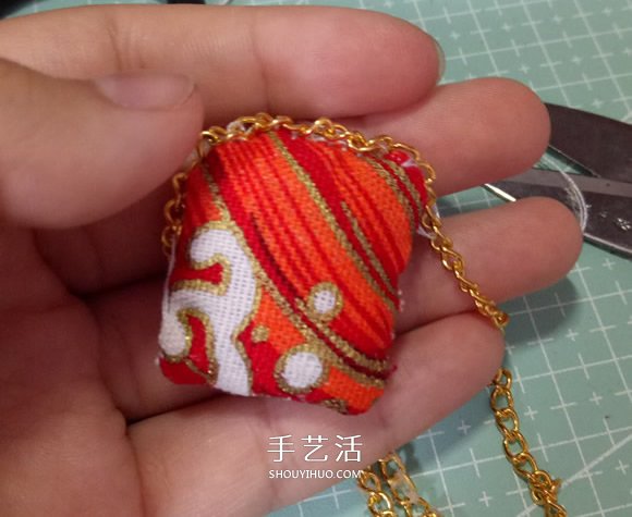 瞅瞅帶你做：漂亮娃娃衣服的手工制作教程 -  rpnrmr.com