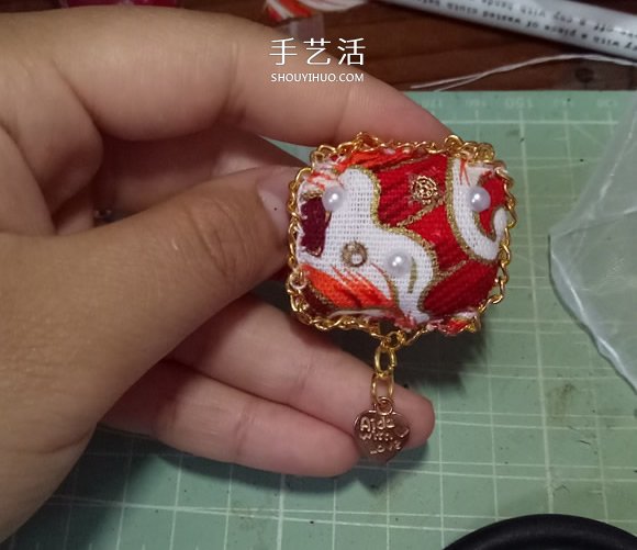 瞅瞅帶你做：漂亮娃娃衣服的手工制作教程 -  rpnrmr.com