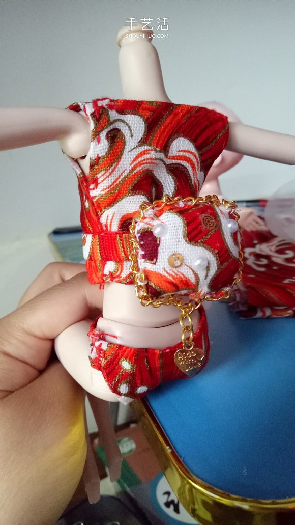 瞅瞅帶你做：漂亮娃娃衣服的手工制作教程 -  rpnrmr.com