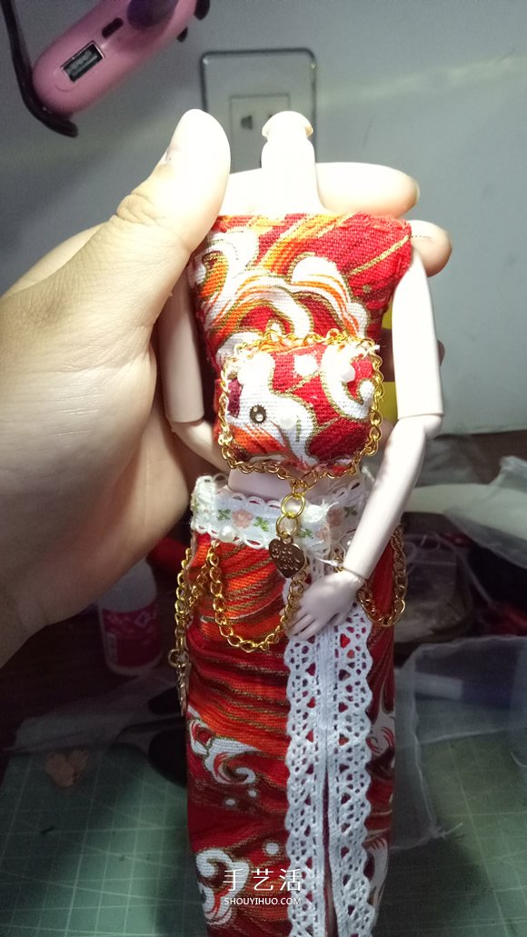瞅瞅帶你做：漂亮娃娃衣服的手工制作教程 -  rpnrmr.com