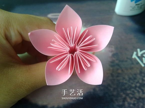 肯定學(xué)得會(huì)！超簡單五瓣櫻花的折紙方法步驟 -  rpnrmr.com