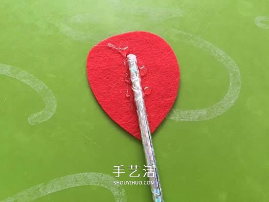 一點(diǎn)點(diǎn)不織布 自制可愛草莓魔法棒的方法教程 -  rpnrmr.com