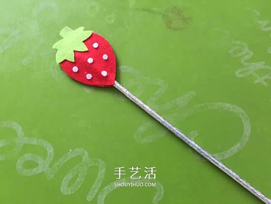一點(diǎn)點(diǎn)不織布 自制可愛草莓魔法棒的方法教程 -  rpnrmr.com