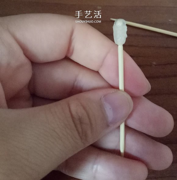 瞅瞅帶你做：用一點(diǎn)點(diǎn)布和牙簽給娃娃做小傘 -  rpnrmr.com