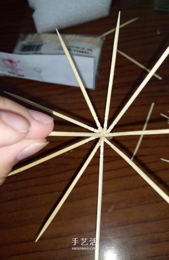 瞅瞅帶你做：用一點(diǎn)點(diǎn)布和牙簽給娃娃做小傘 -  rpnrmr.com