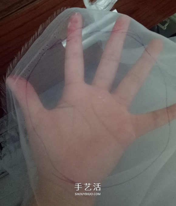 瞅瞅帶你做：用一點(diǎn)點(diǎn)布和牙簽給娃娃做小傘 -  rpnrmr.com