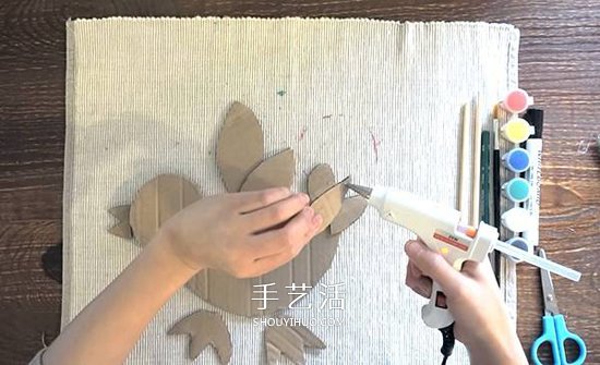 幼兒園硬紙板廢物利用 手工做一只多彩的小鳥 -  rpnrmr.com