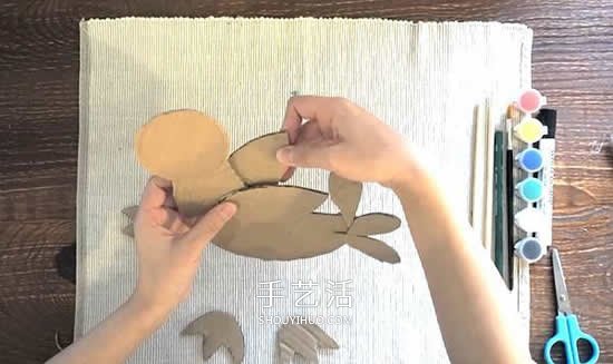 幼兒園硬紙板廢物利用 手工做一只多彩的小鳥 -  rpnrmr.com