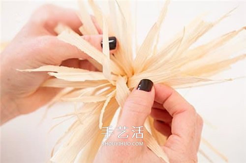 玉米葉花怎么做的方法 簡(jiǎn)單的玉米葉小制作 -  rpnrmr.com