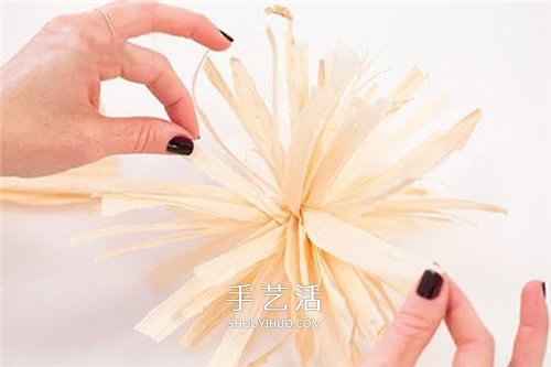 玉米葉花怎么做的方法 簡(jiǎn)單的玉米葉小制作 -  rpnrmr.com