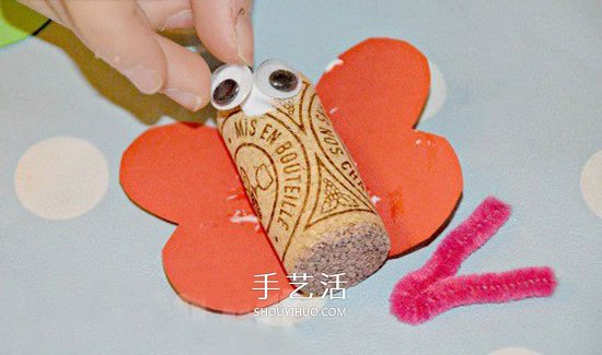 紅酒瓶塞做蝴蝶 簡(jiǎn)單幼兒環(huán)保手工制作教程 -  rpnrmr.com