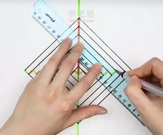 只用一張卡紙做3D旋轉(zhuǎn)裝置 打開閉合就會(huì)轉(zhuǎn)動(dòng) -  rpnrmr.com