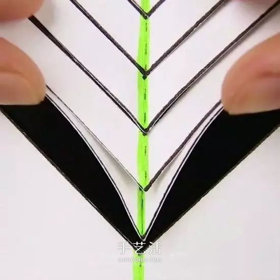 只用一張卡紙做3D旋轉(zhuǎn)裝置 打開閉合就會(huì)轉(zhuǎn)動(dòng) -  rpnrmr.com