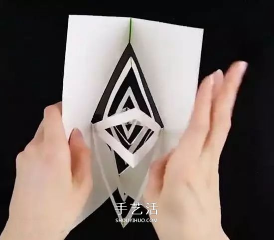 只用一張卡紙做3D旋轉(zhuǎn)裝置 打開閉合就會(huì)轉(zhuǎn)動(dòng) -  rpnrmr.com