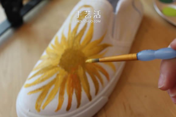 帆布鞋怎么畫的教程 把梵高的向日葵畫到鞋上 -  rpnrmr.com