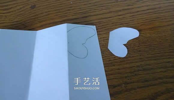 卡紙手工制作蝴蝶 粘貼美麗愛(ài)心墻飾的方法 -  rpnrmr.com