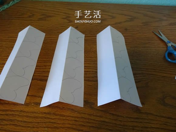 卡紙手工制作蝴蝶 粘貼美麗愛(ài)心墻飾的方法 -  rpnrmr.com