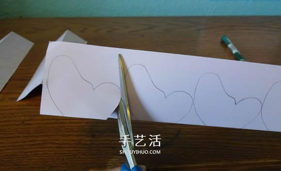 卡紙手工制作蝴蝶 粘貼美麗愛(ài)心墻飾的方法 -  rpnrmr.com