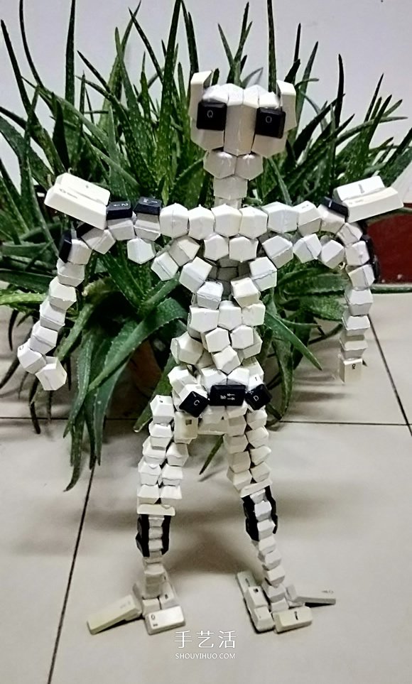 晚晨的創(chuàng)意DIY：廢舊電腦鍵盤鼠標制作機器人 -  rpnrmr.com