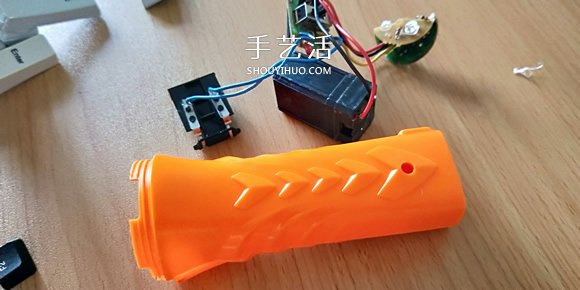晚晨的創(chuàng)意DIY：廢舊電腦鍵盤鼠標制作機器人 -  rpnrmr.com