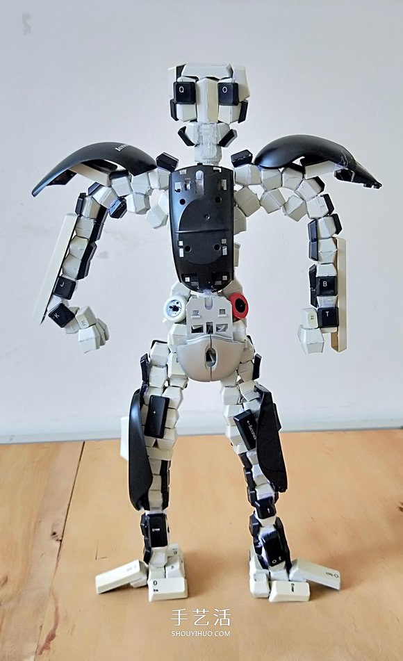 晚晨的創(chuàng)意DIY：廢舊電腦鍵盤鼠標制作機器人 -  rpnrmr.com